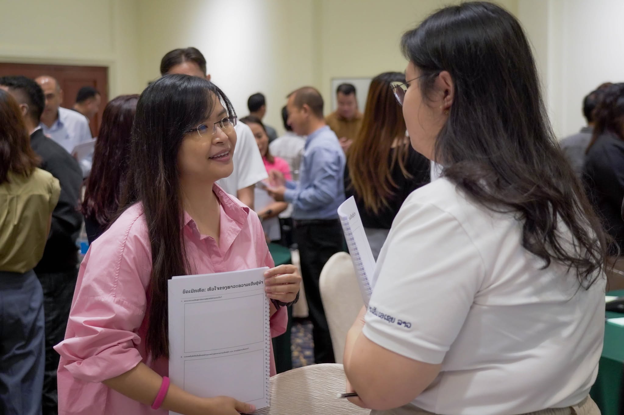 Two participants in a focused development conversation