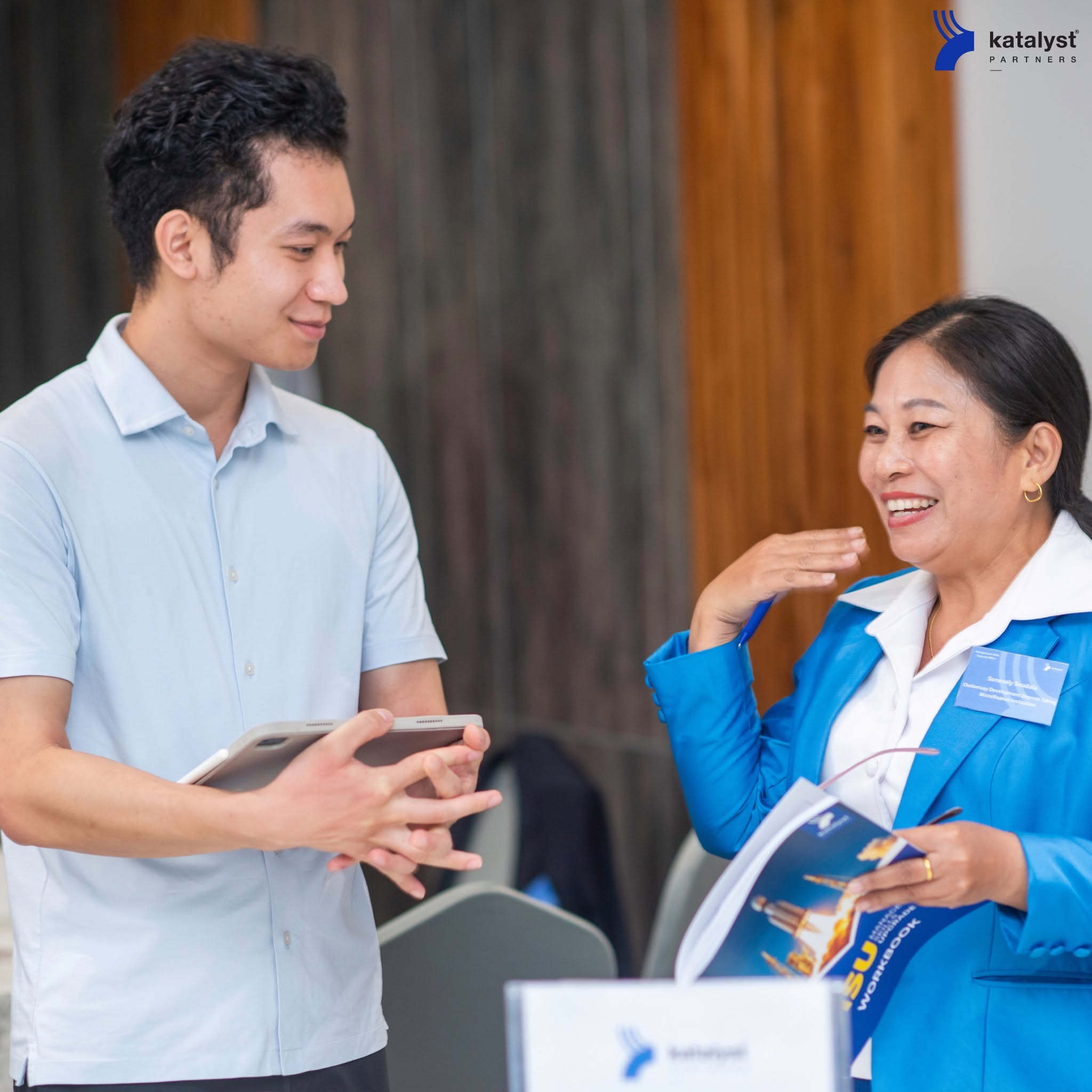 Managers exchanging ideas during a Katalyst management program