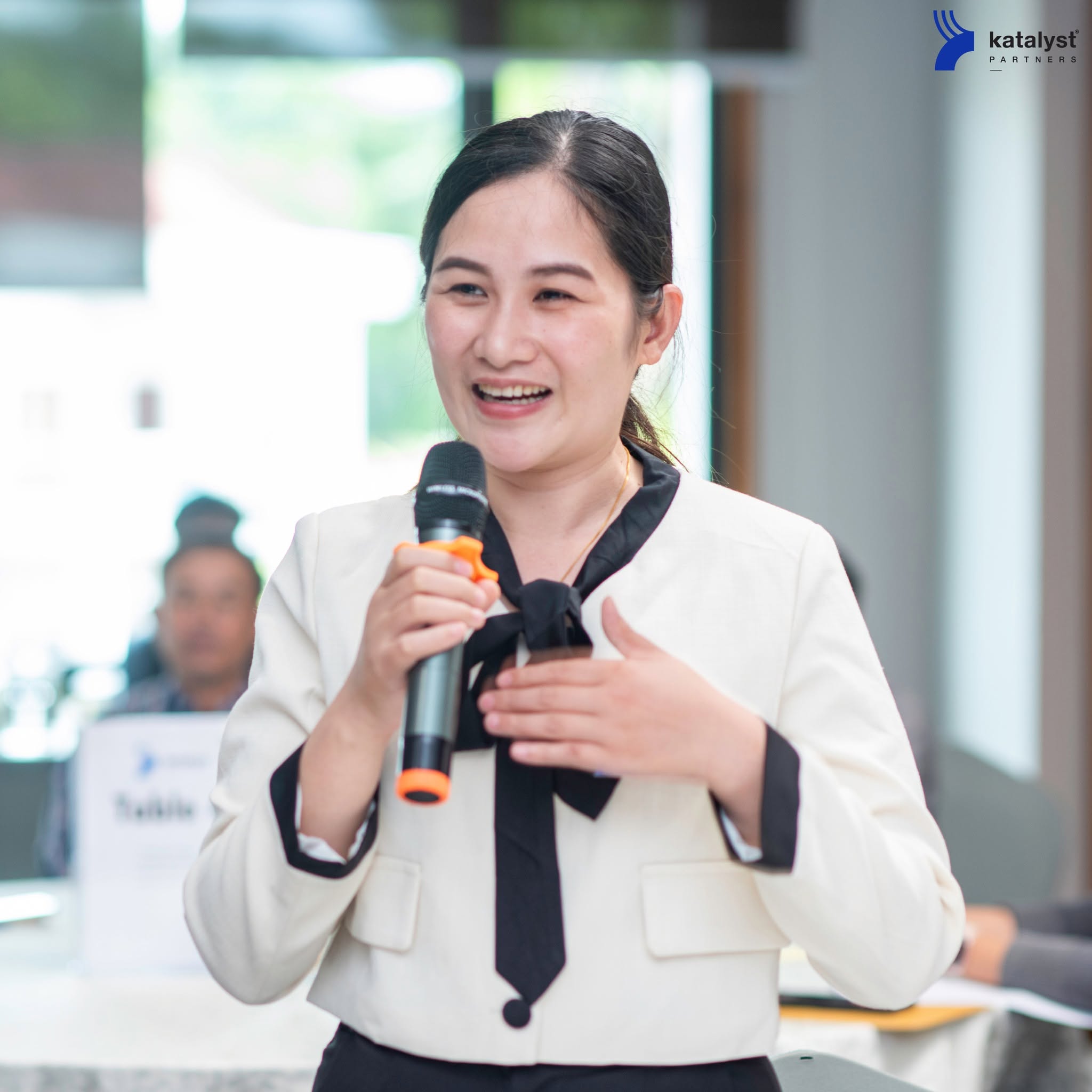 A participant sharing a workplace perspective during a Katalyst management program