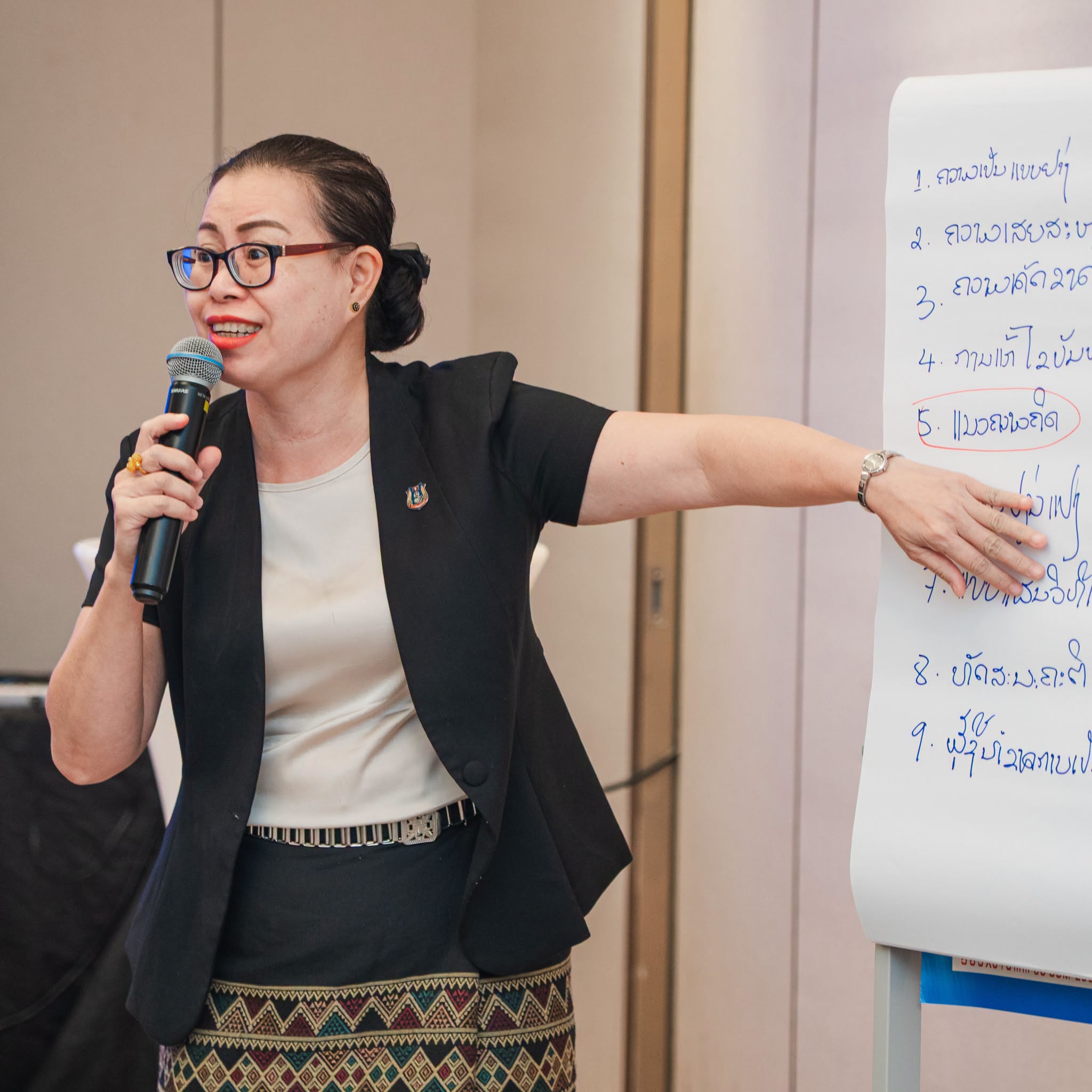 A manager sharing ideas during a Katalyst workshop