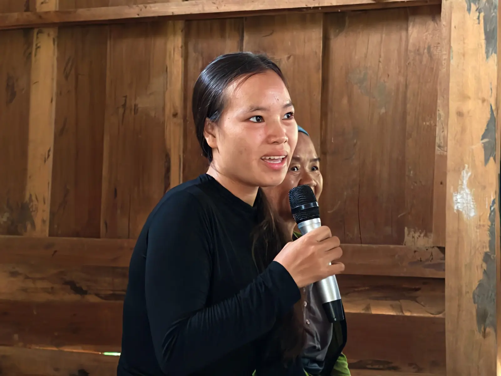 A participant contributing during a community nutrition session