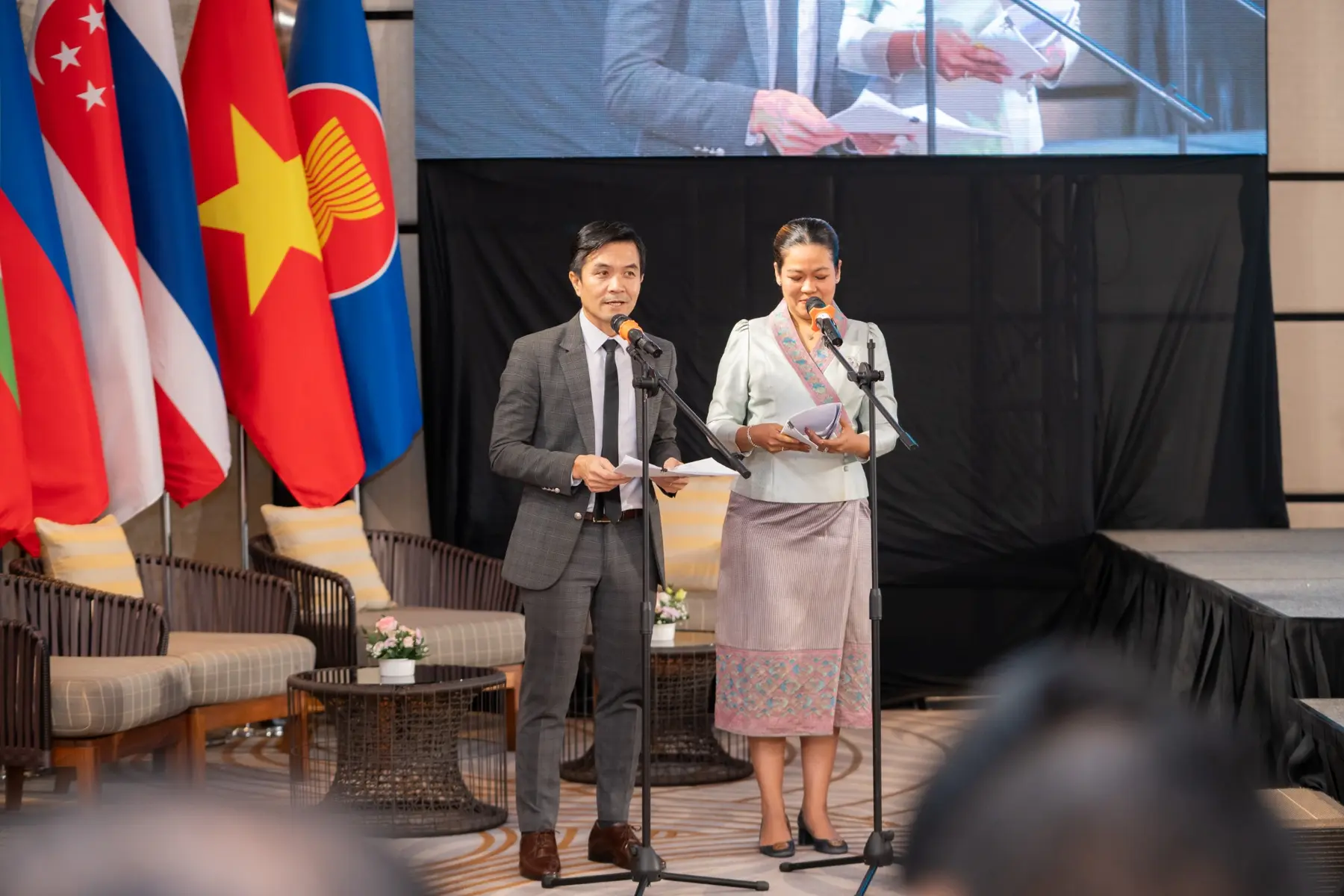Bilingual masters of ceremonies on the ASEAN Policy Forum stage